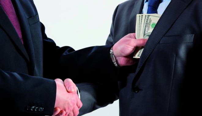 Om de afaceri, arestat la Constanța. Cerea 500.000 euro șpagă pentru a interveni la SRI, ANAF și magistrați - fondomdeafaceri-1440608887.jpg