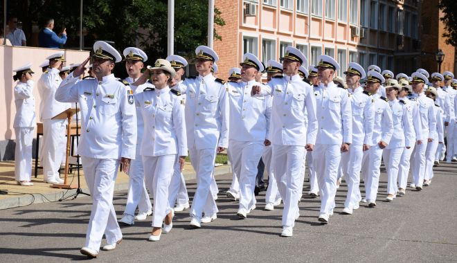 O nouă promoţie de absolvenţi la Academia Navală. „Am fost o generaţie norocoasă!” - fondonouapromotieprint5-1627581592.jpg