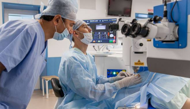 Operații cu laser, cu tehnică de ultimă generație, pentru bolile de ochi - fondoperatiiculasermicrochirurgi-1429190135.jpg