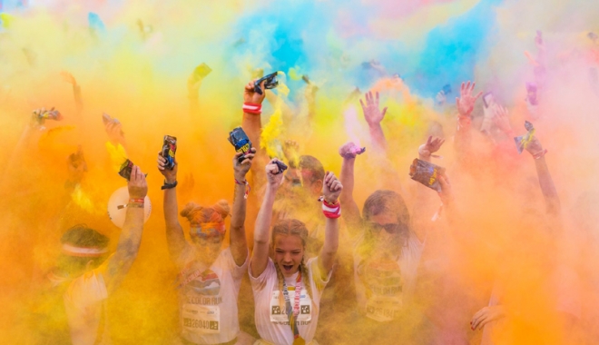 Week-end incendiar pe litoral. Super-distracție de la Năvodari până la Vama Veche - fondovaraincendiarathecolorrun3-1501254623.jpg