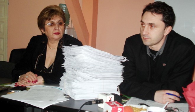 Salariile profesorilor vor crește - fondpagina-1322152416.jpg