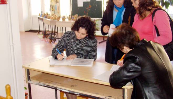 Părinții sunt luați la întrebări. De ce  nu v-ați dat copiii la clasa pregătitoare? - fondparintii-1456336083.jpg