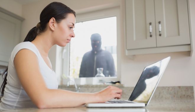 Răufăcătorii se modernizează: se „mută” pe rețelele de socializare! Poliția are ac de cojocul lor! - fondpericolemoderneinternetsursa-1606331193.jpg