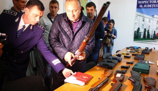 Cine aprovizionează piața neagră a armelor din Constanța - fondpiataneagraaarmelor-1401994933.jpg