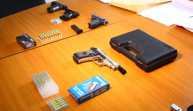 Cine aprovizionează piața neagră a armelor din Constanța - fondpiataneagraaarmelor2-1401994880.jpg