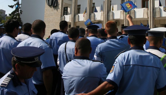 Marele pericol care îi pândește pe polițiști! - fondpolisti-1383159735.jpg