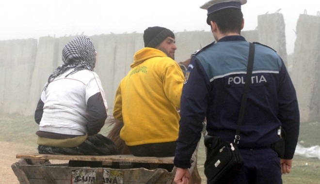 SCANDALOS! Ce a ajuns să facă un polițist din Constanța pentru o mână de bani - fondpolitistfiervechi1-1369068645.jpg