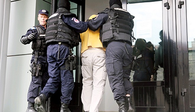 Cine are dreptate în SCANDALUL ARESTĂRILOR DE LA CRIMĂ ORGANIZATĂ! 