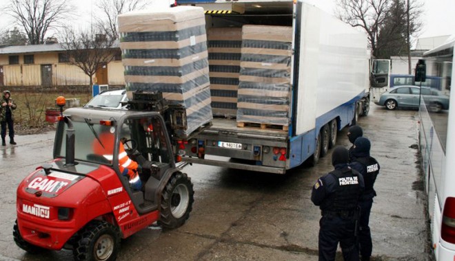 Polițiști de frontieră de la Vama Veche, în cârdășie cu contrabandiștii de țigări - fondpolitistifrontieravamaveche-1395938402.jpg