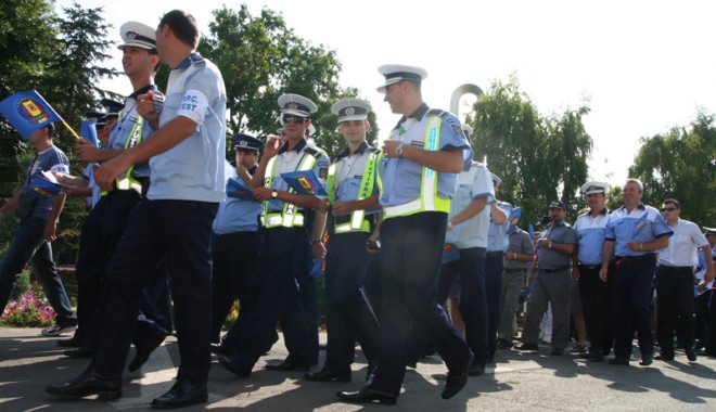 Polițiștii din Constanța, supărați că vin în timpul liber la muncă - fondpolitistiinemultumiriprogram-1395165037.jpg