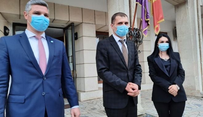 Prefectul Silviu Coşa le-a delegat atribuţiile. Cu ce se vor ocupa cei doi subprefecţi ai Constanţei - fondprefectprintsubprefecti1-1615392206.jpg
