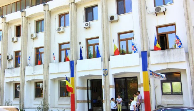 Primăria Constanţa, „curtată” mai ceva ca o fată mare! Doar capitala o întrece! - fondprimariaconstanta4-1599578441.jpg