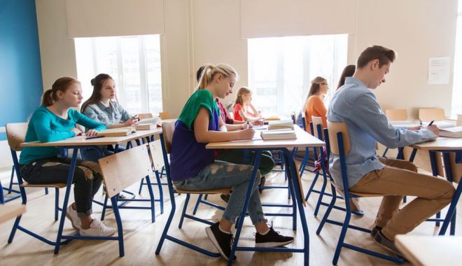 Evaluare Națională 2021. În urma recorectării, încă 12 elevi au media generală 10 - fondprimazi1624286847-1625387519.jpg