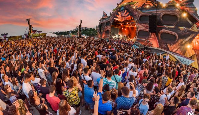 Primul val de artişti, la Neversea 2022. Black Eyed Peas, pe scena principală de pe plaja din Constanţa - fondprimiiartistineversea-1639669916.jpg