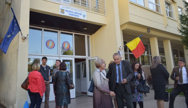 Primii directori ajunși în fotolii pe bază de concurs. Luptă strânsă pentru șefia Palatului Copiilor - fondprimiidirectori-1476630545.jpg