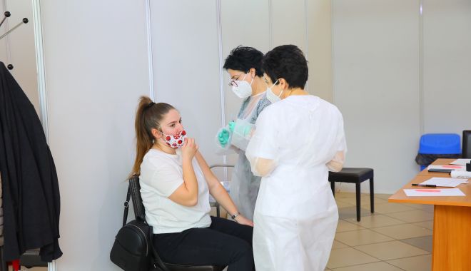 Primul maraton de vaccinare dedicat tinerilor, organizat de Universitatea „Ovidius” - fondprimulmaratondevaccinare-1620928906.jpg