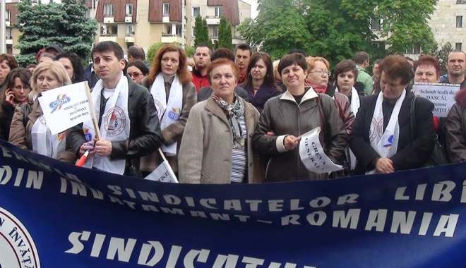 Umiliți, profesorii ies în stradă! 