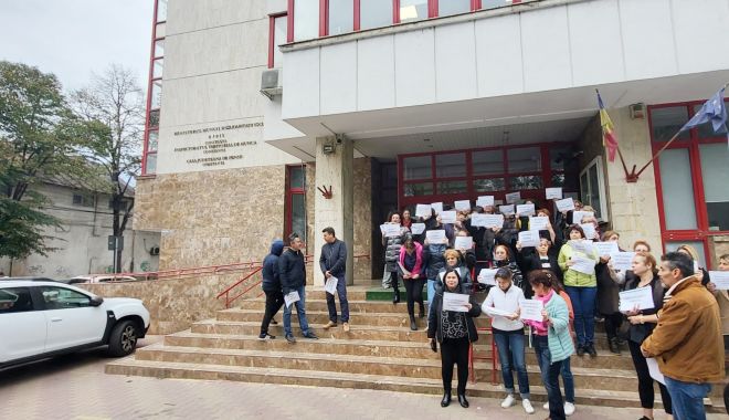 Constanţa. Angajaţii Casei de Pensii, o nouă zi sub semnul protestelor - fondprotest1700059057-1700464534.jpg