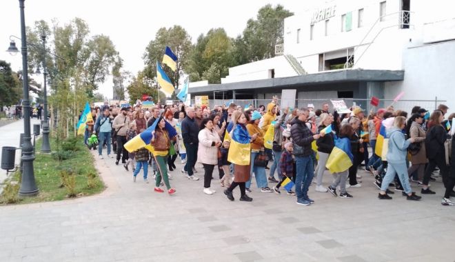 Ucrainenii au ieşit în stradă, la Constanţa, şi au protestat împotriva crimelor de război. 