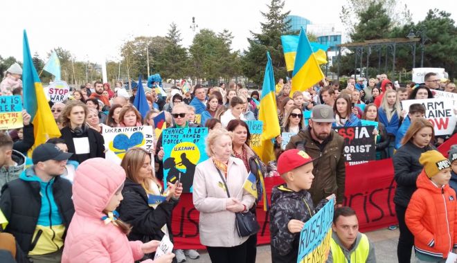 Ucrainenii au ieşit în stradă, la Constanţa, şi au protestat împotriva crimelor de război. 