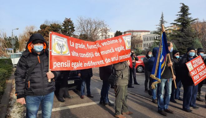 Protest al polițiștilor, grefierilor și pensionarilor, la Constanța. „Suntem umiliți!” - fondprotestpolitistigrefieri2-1611156441.jpg