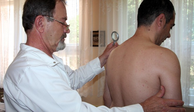Șanse pentru bolnavii de psoriazis din Constanța. Tratamentul de mii de euro este decontat! - fondpsoriazisgheorghenicola3-1383067298.jpg