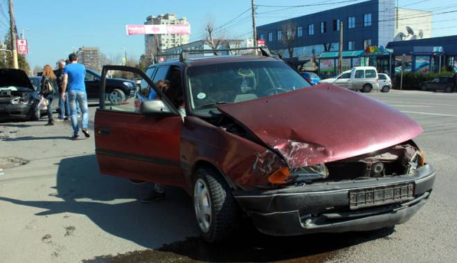 Poți ajunge să plătești din propriul buzunar! Ce fel de accidente nu acoperă polița RCA - fondrca-1418567424.jpg