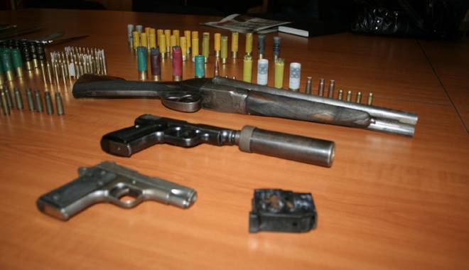 Cu ce sunt recompensați polițiștii curajoși: baionete și pistoale  de colecție! - fondrecompensepentrupolitistiicu-1423588598.jpg