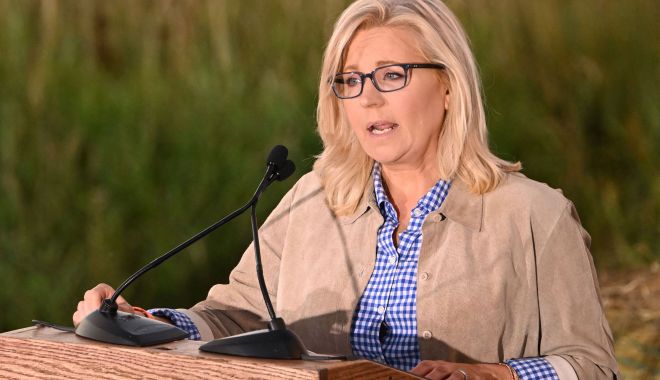 Liz Cheney, reprezentanta republicanilor anti-Trump, a pierdut alegerile primare - fondreprezentantatrump-1660740441.jpg