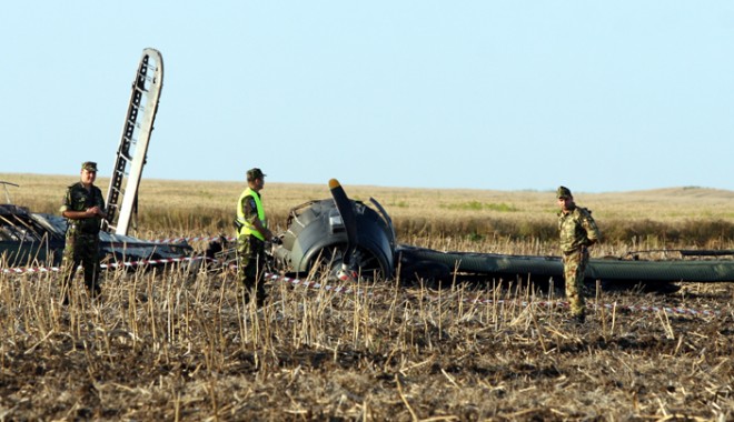Resemnare la patru ani de la accidentul aviatic de la Tuzla. Cine este vinovat de moartea celor 12 militari? - fondresemnareaccidenttuzla1-1404493791.jpg