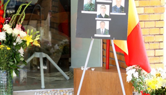 Resemnare la patru ani de la accidentul aviatic de la Tuzla. Cine este vinovat de moartea celor 12 militari? - fondresemnareaccidenttuzla2-1404493906.jpg