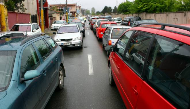 Nu se mai ridică mașinile! Cu un ochi râdem, cu celălalt plângem - fondridicaremasinitraficingreuna-1439913998.jpg