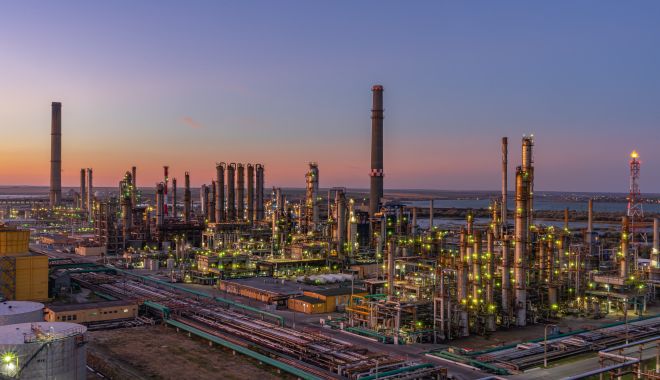 Rompetrol Rafinare a aprobat planul de investiții pentru 2021. Unde vor merge cei mai mulţi bani - fondrompetrolrafinarerafinariape-1620573350.jpg