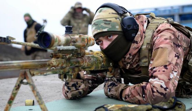 Război în Ucraina. Rușii au intrat în Kiev, civilii primesc arme și cockteiluri molotov - fondrusikiev-1645814749.jpg