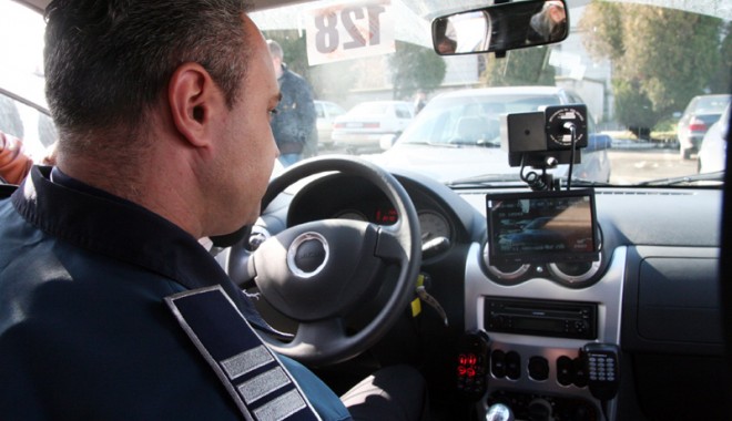 SCAPĂ CINE POATE / Șoselele Constanței, loc de joacă pentru vitezomani.  Unde și cu ce viteză se dau teribiliștii - fondrutierapermise-1384791022.jpg