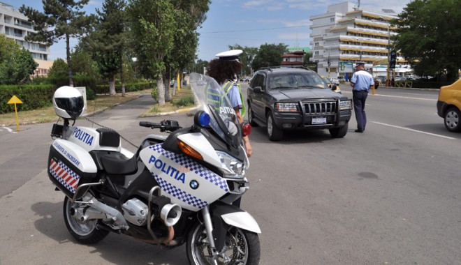 Turiștii care fac naveta pe litoral pun la treabă Poliția Rutieră - fondrutieraturistinaveta-1346433392.jpg