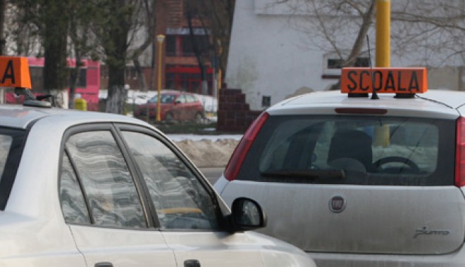 Instructorii auto își duc supărările în instanță - fondscoalasoferi87-1370537619.jpg