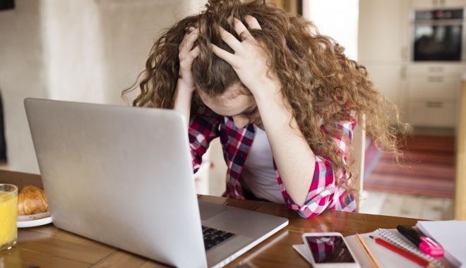 Semnal de alarmă. Hărţuirea online a copiilor, un fenomen extrem de periculos - fondsemnaldealarma-1644343527.jpg