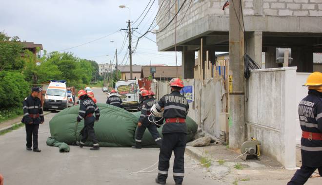 Primăvara sinucigașilor! Pompierii au alergat cu salteaua  la 23 de cazuri - fondsinucideri-1432915615.jpg