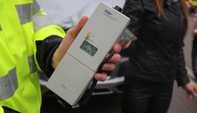 Șoferi inconștienți! Riscă viața lor și pe a altora pentru câteva pahare - fondsoferiinconstienti-1385310009.jpg