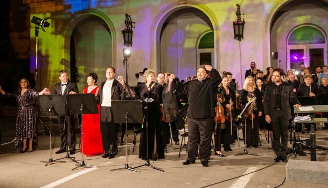 Teatrele pregătesc stagiunea artistică estivală. Ultimele două spectacole în sala de la 