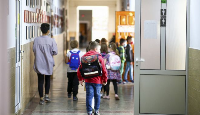 „Ne-am săturat să fim oameni buni la toate!”. Liderii din educație solicită ca părinții să-și testeze copiii - fondtestaresaliva-1637000082.jpg