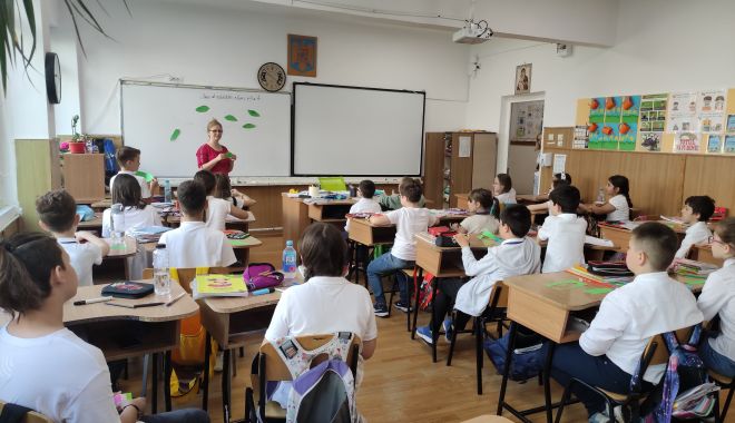 Viciile testărilor standardizate au dezamăgit elevii, încântați că folosesc tehnologii digitale - fondtestaristandardizate-1654010604.jpg
