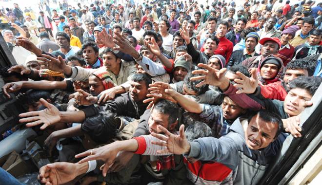 Migranți arabi, transportați în TIR-uri spre Occident. 10.000 de euro de 