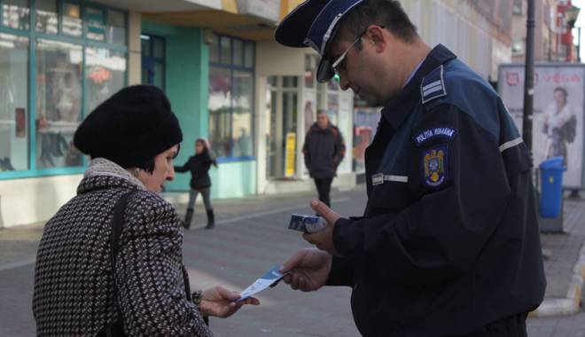 Cine mai sare în ajutorul bunicuțelor jefuite pe stradă - fondtristputiniconstantenisarina-1418754975.jpg