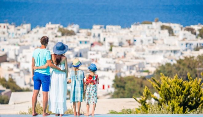 Turismul din Grecia, afectat de varianta Delta. Politica privind călătoriile ar putea fi revizuită - fondturismgrecia-1625845068.jpg