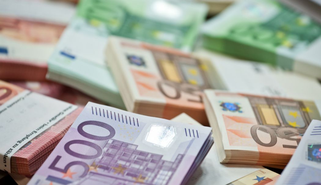 România a absorbit anul trecut doar jumătate din fondurile UE, din cât estimase - fonduri-ue-pnrr-1738233209.jpg