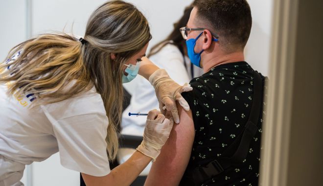Mai mulţi cetăţeni din Italia se vaccinează împotriva COVID-19 pentru a nu îşi pierde locul de muncă - fondvaccinareitalia-1635085113.jpg