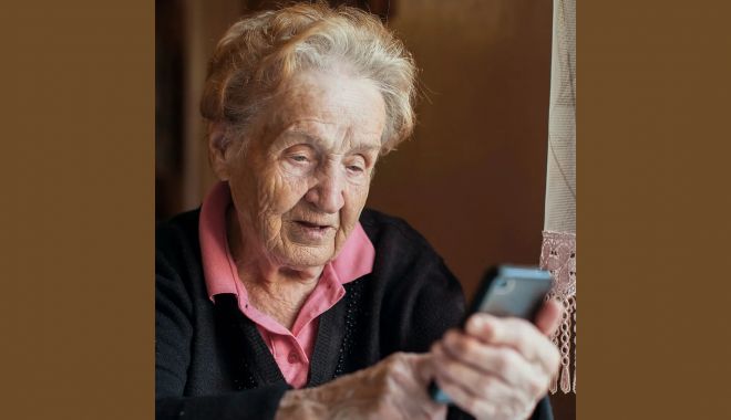 Singuri și lipsiți de sprijin, mii de bătrâni își caută alinarea la serviciul social telefonic - fondvarstnicijpg3-1673553057.jpg