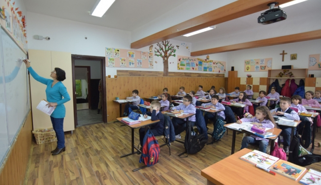 Veste bună pentru profesorii constănțeni. Cine va primi cel mai mare salariu - fondvestebuna-1485788052.jpg